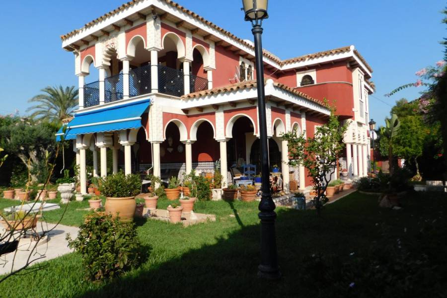 Venta - Villa de Lujo - Nueva Torrevieja - Torrevieja