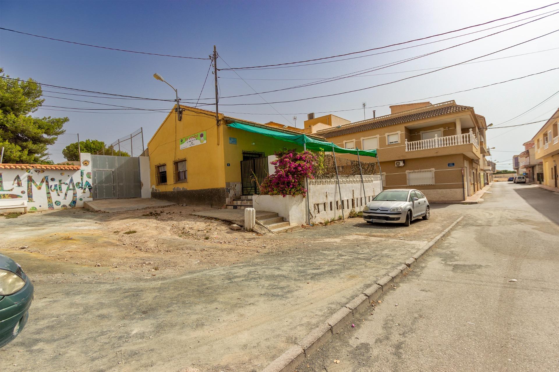 Casa con terreno en Orihuela