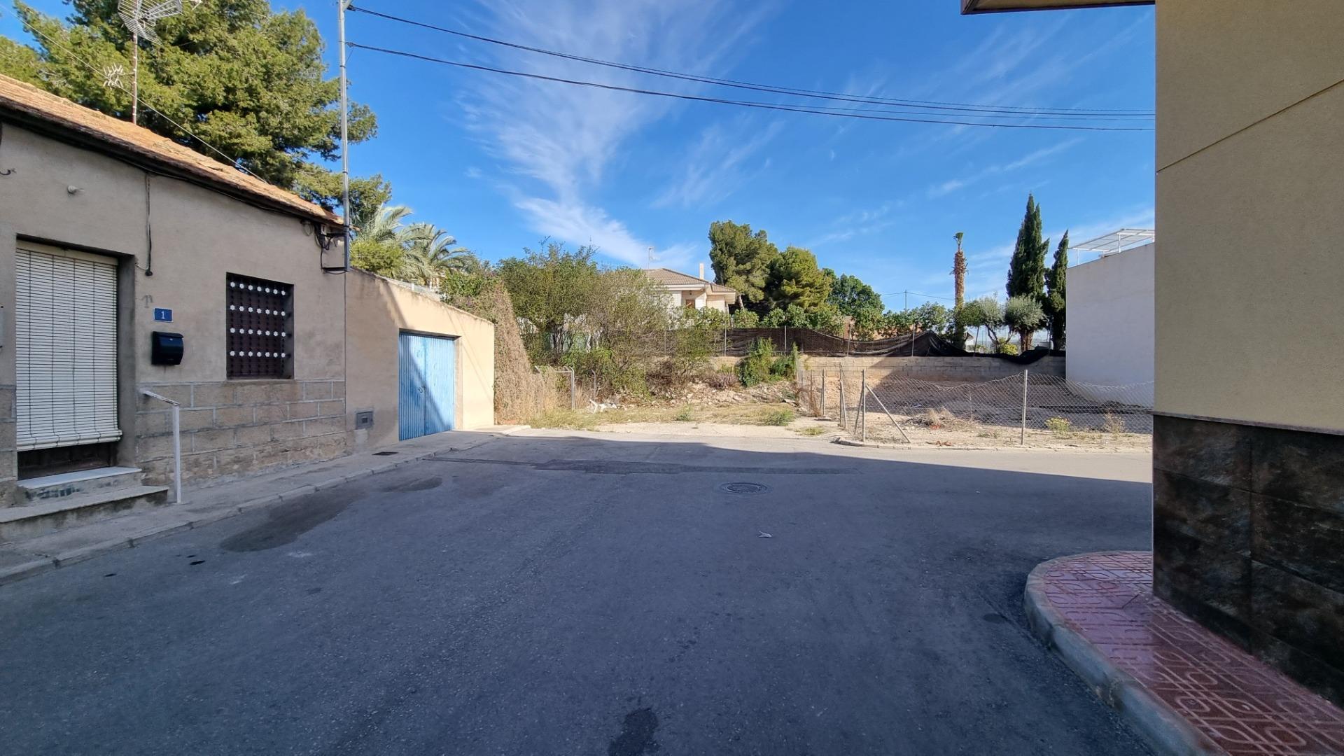 Casa con terreno en Orihuela