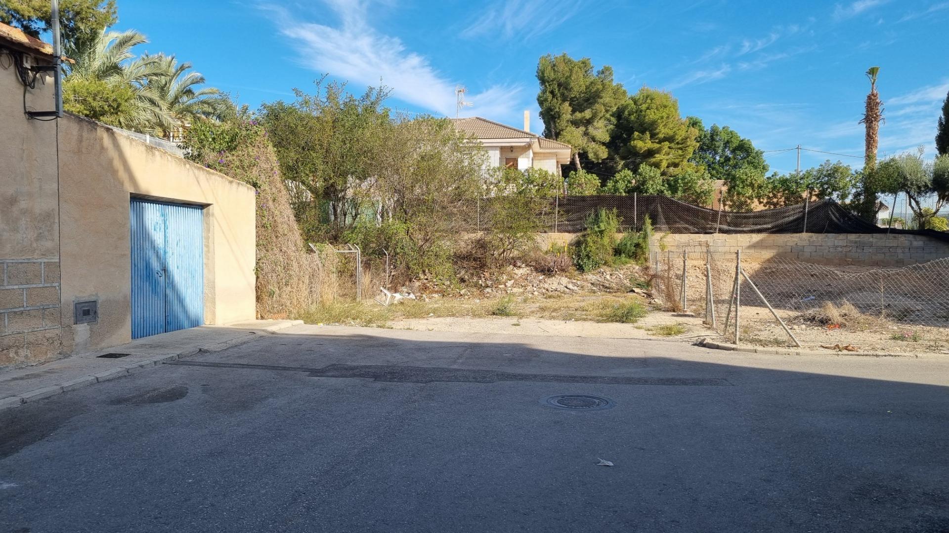 Casa con terreno en Orihuela